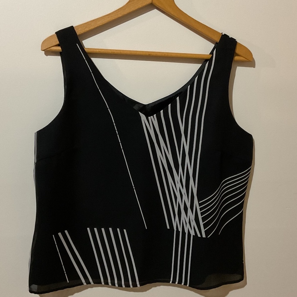 Vintage Virgo Petite Black Geometric Sleeveless lined blouse